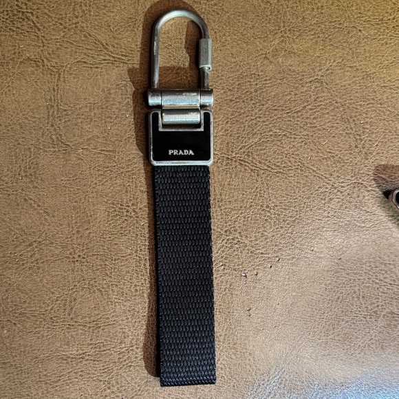 Prada Black Nylon Strap & Triangle Logo Keyring Set - Picture 3 of 7